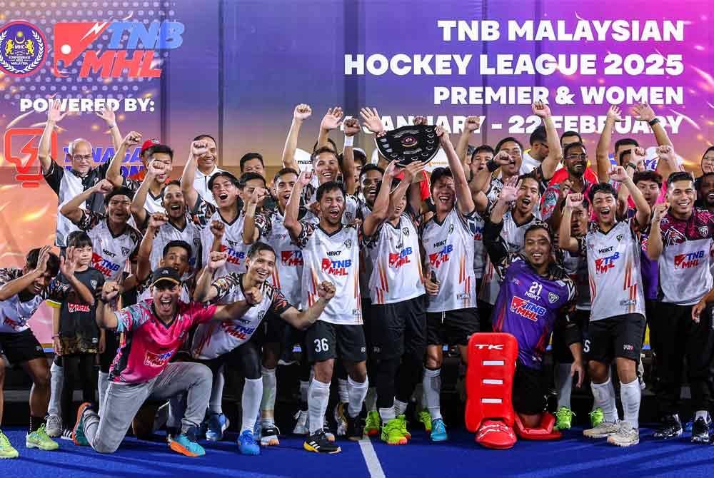 Pemain-pemain THT meraikan kejuaraan selepas mengatasi TNB pada aksi Piala Sumbangsih di Stadium Hoki Nasional 2, Bukit Jalil.