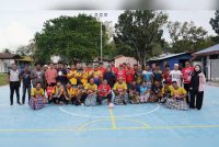 Empat pasukan menyertai perlawanan futsal kain pelekat di gelanggang futsal Institut Kemahiran Mara (IKM) Beseri pada petang Sabtu.