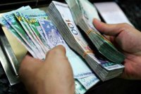 Dua bekas pengarah syarikat didenda sebanyak RM100,000 setiap orang setelah mengaku bersalah menggunakan wang syarikat sebanyak RM200,000 sebagai pembayaran bonus kepada diri sendiri, tanpa kelulusan mesyuarat agung. Gambar hiasan