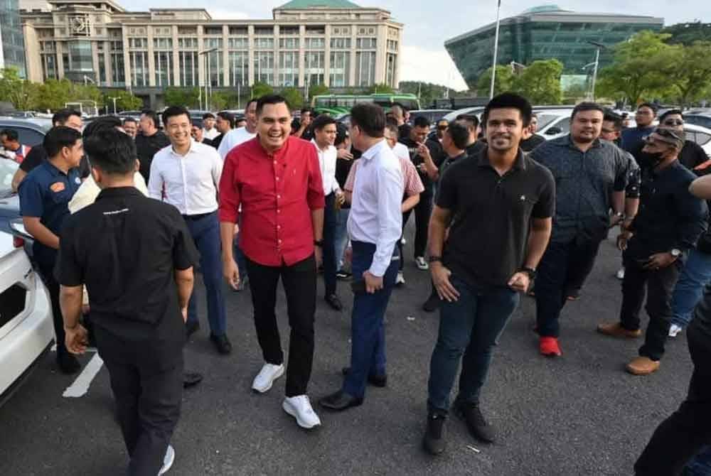 Suasana semasa di pekarangan Mahkamah Rayuan Istana Kehakiman, Putrajaya