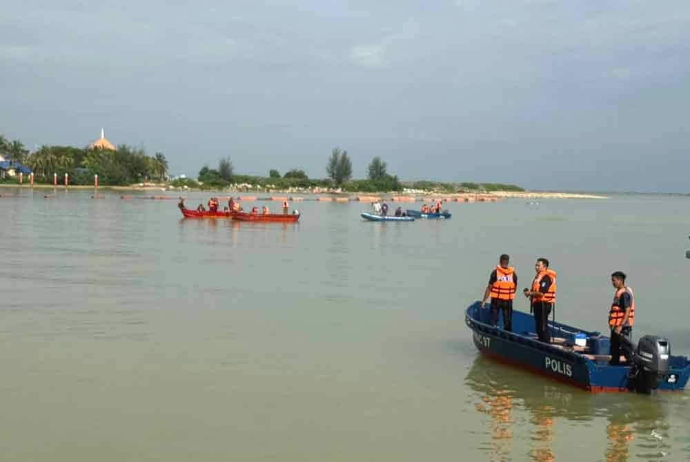 Pasukan penyelamat meneruskan pencarian mangsa pada pagi Isnin sebelum menemukan mayatnya kira-kira 80 meter dari lokasi kejadian di jeti Kompleks Lembaga Kemajuan Ikan Malaysia (LKIM) Seberang Kastam, Kuala Besut.