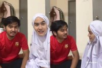 Tangkap layar hantaran dimuat naik Nazurah Izzaty di TikTok pada Ahad memaparkan Ariff Mukhtar yang OKU pendengaran mengalunkan bacaan al-Fatihah. Foto: TikTok @atydeen