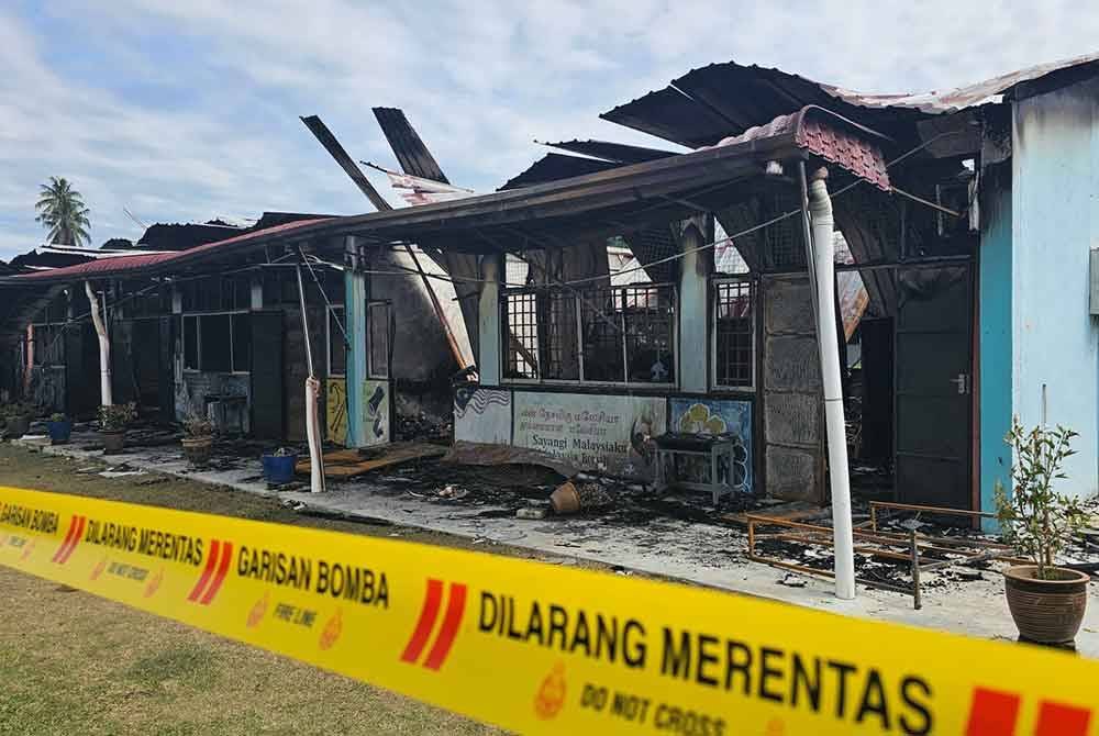 Tiga bilik darjah, sebuah makmal sains, stor peralatan dan kantin di SJKT Ladang Ayer Tawar musnah dalam insiden kebakaran pada Isnin.