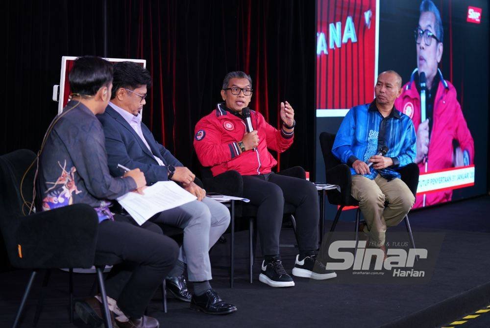 Wacana Sinar Harian bertajuk 'Politik 2025, Perpaduan Melayu dan Faktor Najib' menampilkan (dari kiri) Ismail, Dr Muhammad Asri, Armand Azha dan Iswardy yang berlangsung di Kompleks Kumpulan Karangkraf pada Selasa. FOTO SINAR HARIAN / MOHD HALIM ABDUL WAHID