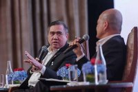 Anthony dalam forum pada Hari Korporat Malaysia Tahunan Antarabangsa CGS ke-17 yang dipengerusikan Pengarah Bebas CGS International Securities Malaysia, Tan Sri Shahril Ridza Ridzuan. Foto Bernama