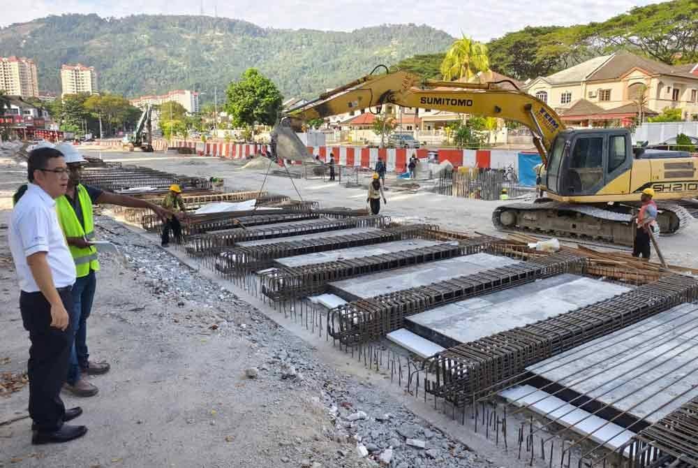 Hon Wai mengadakan lawatan berkala di tapak projek bagi mengetahui perkembangan Projek Pakej 2: Jalan Pintasan dari Lebuhraya Tun Dr Lim Chong Eu ke Ayer Itam.