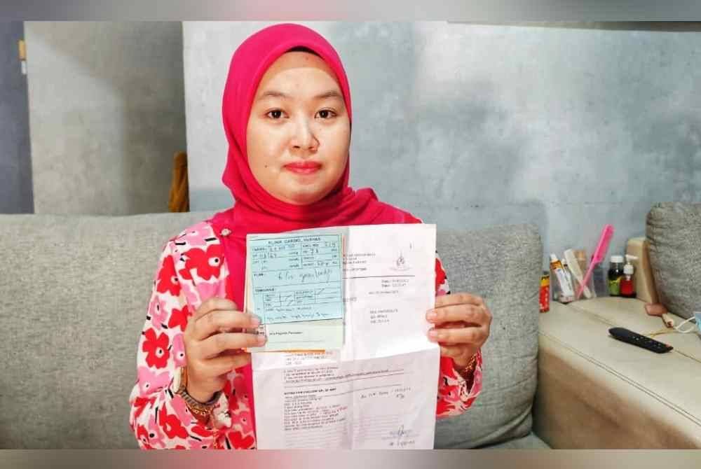 Siti Nabilah menunjukkan rekod perubatan mengenai penyakit yang dihidapinya.