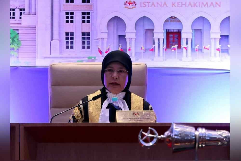 Tengku Maimun ketika berucap pada Majlis Pembukaan Tahun Perundangan 2025 di Pusat Konvensyen Antarabangsa Putrajaya (PICC) pada Rabu. Foto Bernama