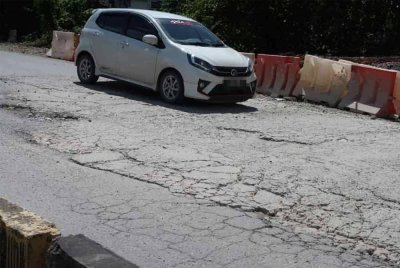 Keadaan jalan yang dinaik taraf untuk keselesaan pengguna.