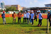 Fadzli (empat dari kanan) diberikan taklimat oleh pihak kontraktor berkaitan perkembangan projek Kombes Pahang pada lawatan kerja beliau ke kompleks itu pada Khamis.