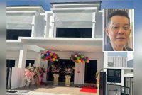 Setiap unit rumah berkenaan yang berkeluasan 3,255 kaki persegi dijual antara RM1.4 hingga RM1.88 juta mengikut spesifikasi tertentu. Gambar kecil: Albert Chuan