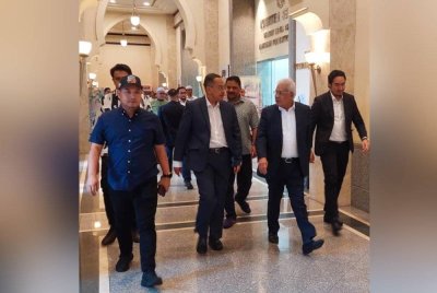 Dari kanan, Wan Ahmad Fayhsal, Hamzah dan Ahmad Samsuri antara pemimpin PN yang hadir perbicaraan kes Najib di Mahkamah Rayuan di Putrajaya pada Isnin lalu.