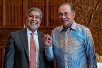 Anwar ketika menerima kunjungan hormat Sanjay Mehrotra. Foto Facebook Anwar Ibrahim