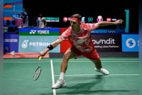 Pemain perseorangan Denmark, Viktor Axelsen beraksi menentang pemain Hong Kong Lee Cheuk Yiu pada Kejohanan Badminton Terbuka Malaysia 2025 di Axiata Arena Bukit Jalil hari ini. Foto Bernama