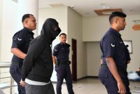 Pegawai kanan polis, Mohd Nazri Abdul Razak, 44, ketika dibawa ke Mahkamah Tinggi Ipoh. Foto fail Bernama