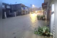 Keadaan banjir di sekitar Taman Aman Kota Tinggi. Foto tular