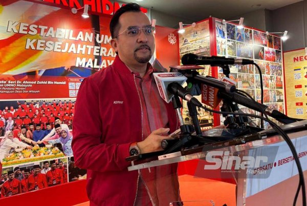 Asyraf Wajdi pada sidang media selepas Mesyuarat MKT UMNO di Menara Dato Onn, WTCKL, Jumaat.