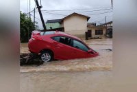 Kereta yang tenggelam dan dihanyutkan arus di Taman Aman dan Taman Mawai.