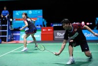 Soon Huat (kanan) dan Shevon Lai ketika menentang Dechapol Puavaranukroh-Supissara Paewsamran dalam aksi separuh akhir Terbuka Malaysia di Axiata Arena Bukit Jalil pada Sabtu.