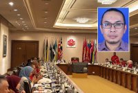 Kehadiran semua menteri UMNO sebagai saksi di mahkamah tidak akan memberi kelebihan kepada Najib dari segi pengesahan wujudnya Titah Adendum. Gambar kecil: Mohd Ridwan