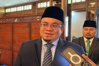 Hilmi ketika ditemui pemberita selepas menghadiri Majlis Penyampaian Watikah Pelantikan Ahli Majlis Pihak Berkuasa Tempatan (PBT) Negeri Kelantan 2025.