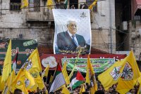 Potret besar Presiden Palestin, Mahmoud Abbas diletakkan di bangunan ketika penyokong pergerakan Fatah berkumpul semasa sambutan ulang tahun kumpulan itu di kem Jenin. Foto AFP