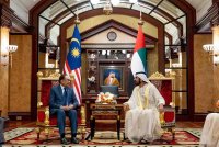 Perdana Menteri, Datuk Seri Anwar Ibrahim (kiri) melakukan Kunjungan Hormat ke atas Naib Presiden Emiriah Arab Bersatu (UAE), yang juga Perdana Menteri dan Pemerintah Dubai, Sheikh Mohammed Rashid Al Maktoum di Istana Za’abeel, Dubai. Foto Bernama