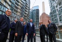 Anwar dan delegasi melawat Battersea Power Station yang merupakan pelaburan terbesar Malaysia melibatkan dana awam di Eropah. Foto Bernama