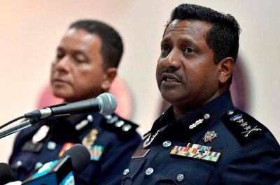 Ketua Polis Selangor, Datuk Hussein Omar Khan (kanan) berkata, setakat ini ada 31 laporan diterima di Selangor membabitkan kerugian RM2.1 juta.