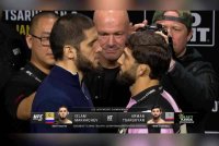 Islam (kiri) akan mempertahankan gelaran lightweight apabila berdepan Arman di UFC 311.