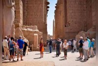 Kuil Karnak di bandar Luxor, selatan Mesir sering menjadi tumpuan pelancong seluruh dunia. Gambar hiasan