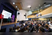 Perdana Menteri, Datuk Seri Anwar Ibrahim ketika menjawab pertanyaan pada sesi dialog di London School of Economics and Political Science (LSE) pada Jumaat. Foto Bernama