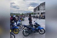 Lebih 100 saman atas pelbagai kesalahan dikeluarkan dalam Ops Samseng Jalanan di Bandar Seremban Selatan. Foto Ihsan polis