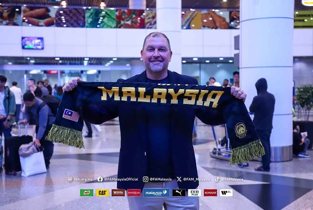 Cklamovski telah mendarat di Malaysia