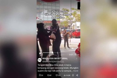 Tangkap layar rakaman video yang tular memaparkan wanita ditampar di khalayak ramai.