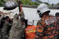 Mangsa dipercayai meninggal dunia kerana lemas selepas kenderaan yang dinaiki terbabas dan terbalik ke dalam parit.