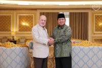 Yang di-Pertuan Agong Sultan Ibrahim berkenan menerima menghadap Menteri Pertahanan Indonesia Prabowo Subianto, yang juga sahabat lama Seri Paduka Baginda, di Istana Negara di sini pada Sabtu. Foto Facebook Sultan Ibrahim Sultan Iskandar