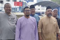 Aktivis politik, Badrul Hisham Shaharin atau lebih dikenali sebagai Che&#039;gu Bard dirakam keterangan di Ibu Pejabat Polis (IPD) Brickfields, Kuala Lumpur pada Jumaat.