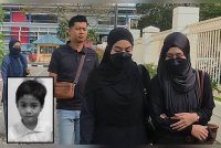 Ibu bapa Zayn Rayyan (gambar kecil), Zaim Ikhwan dan Ismanira (tengah) hadir ke mahkamah.