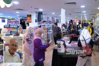 Jualan Gudang Karangkraf 2025 menjadi lokasi utama buat golongan yang gemarkan melancong hadir untuk mempersiapkan diri dan mencari bahan rujukan bergenre pengembaraan. Foto SINAR HARIAN-MOHD HALIM ABDUL WAHID (Gambar kecil: Jaafar.)