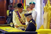 Yang di-Pertuan Agong Sultan Ibrahim berkenan menerima Titah Diraja daripada Perdana Menteri Datuk Seri Anwar Ibrahim pada Istiadat Pembukaan Mesyuarat Pertama Penggal Keempat Parlimen ke-15 di Bangunan Parlimen pada Isnin. Foto Bernama