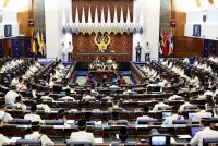 Sultan Ibrahim berkenan menyampaikan Titah Diraja pada istiadat pembukaan Mesyuarat Pertama Penggal Keempat Parlimen ke-15 di Bangunan Parlimen pada Isnin. Foto Bernama