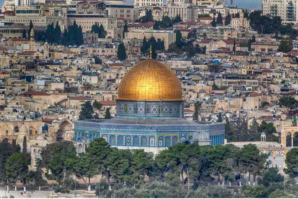 
SELAGI mana ayat pertama surah al-Isra’ kekal dalam al-Quran, selama itulah Masjid Al-Aqsa di Baitulmaqdis, Palestin perlu dipasakkan ke dalam dada umat Islam walau di mana sahaja mereka berada. -Gambar hiasan/ Foto: CANVA