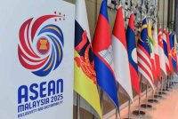 
ASEAN hanya sebuah organisasi yang berdiri di atas asas kepimpinan bersama, maka setiap keputusan dibuat mestilah berdasarkan persetujuan sebulat suara semua negara anggota.