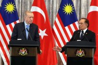 Anwar (kanan) ketika sidang media bersama Erdogan di Kompleks Seri Perdana pada Selasa. Foto Bernama