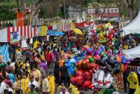 Penganut Hindu berarak menuju ke Sri Arulmigu Balathandayutthabani Jalan Kebun Bunga sempena Thaipusam pada Selasa. Foto Bernama