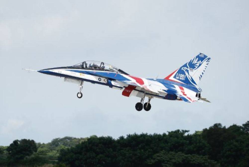 Taiwan gantung operasi jet latihan Brave Eagle