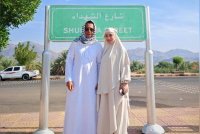 Zamarul dan Diana ketika mengerjakan umrah pada Disember tahun lalu.