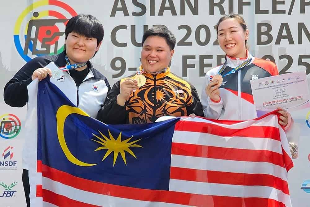 Alia Sazana (tengah) Foto Majlis Sukan Negara Malaysia