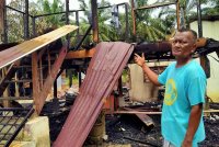 Mohd Razali menunjukkan keadaan rumahnya yang musnah dalam kebakaran di Kampung Toh Paduka Raja di sini pada Ahad.